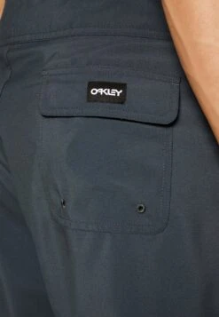 Oakley SOLID CREST - Badeshorts - Uniform Grey -Oakley 22d91f2c7b0d4e30a4a9194c97b8dfa8