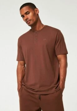 Oakley RELAX HENLEY - T-Shirt Basic - Carafe -Oakley 83200767b5f9467fa8666093595160e2 1